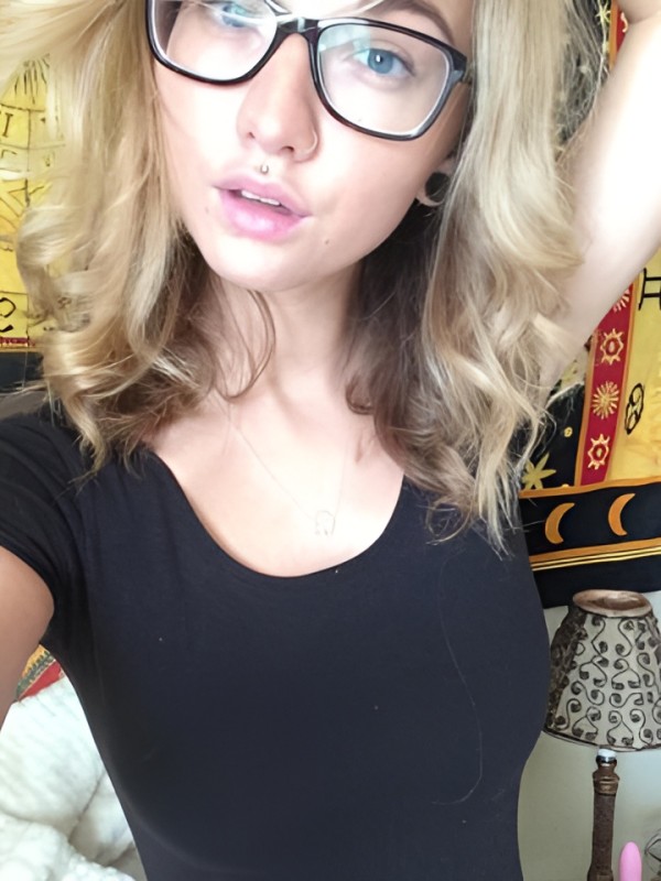 Ася привлекательная девушка из Красногорска цена от 5000 руб