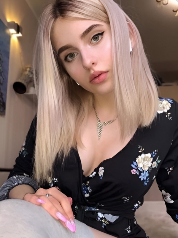 Лариса привлекательная девушка из Красногорска цена от 5000 руб